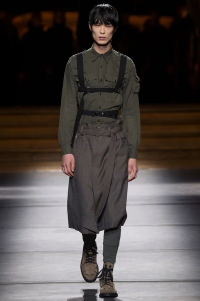 Look 19